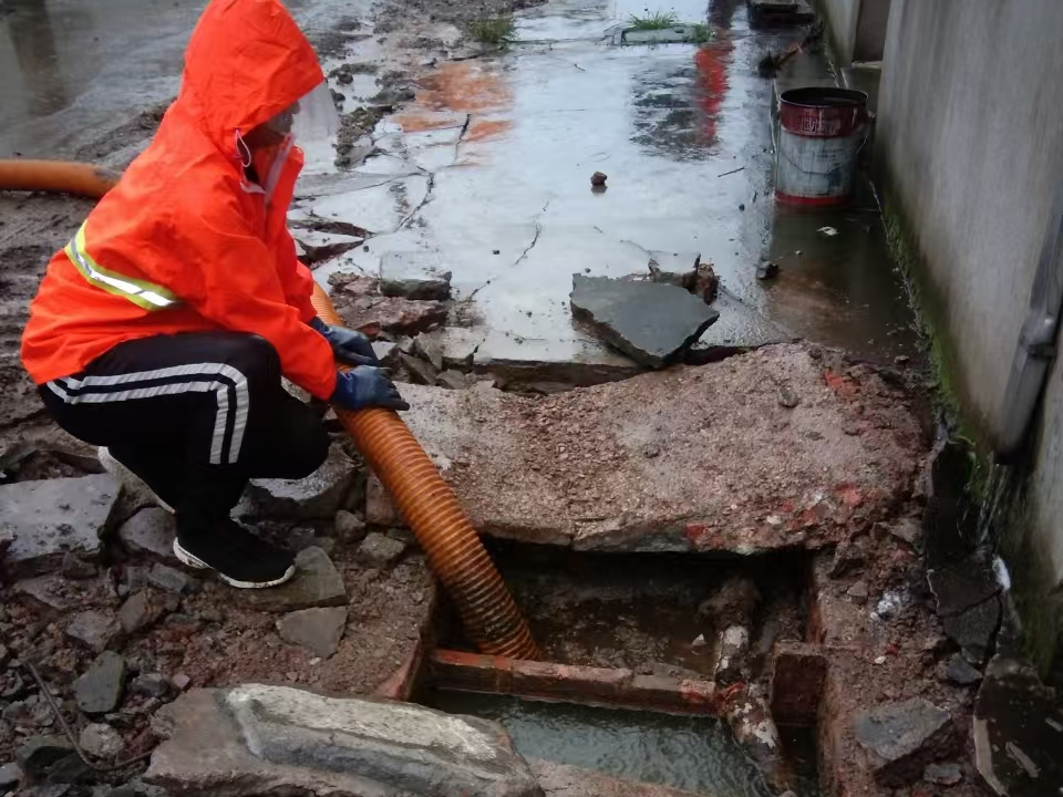 揭西专业清理污水池 炜誉市政以规范流程守护城市 “肠道”